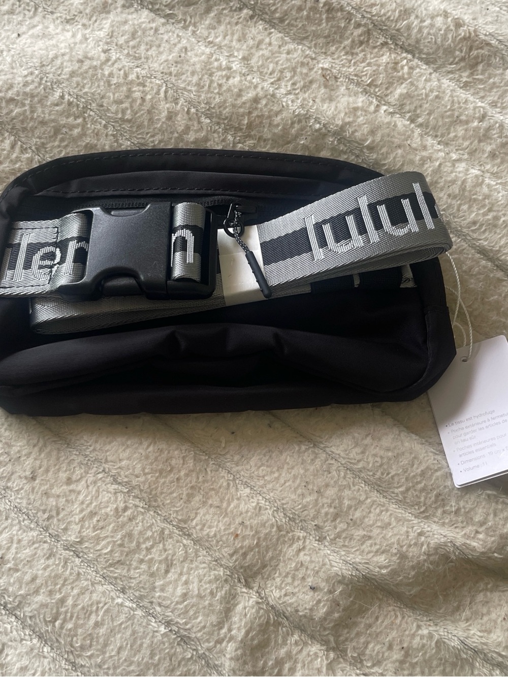 lululemon athletica Black Everywhere Belt Bag - Picture 4 of 5
